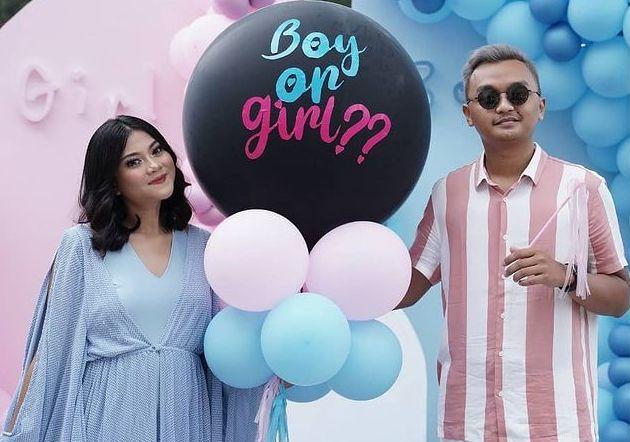 10 Potret Gender Reveal Kehamilan Selebgram Hanum Mega, Meriah!
