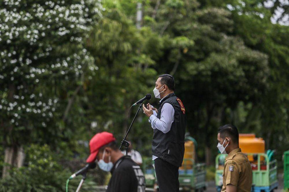 Wali Kota Surabaya Eri Cahyadi menyatakan perang atau jihad fi sabilillah terhadap virus corona. Ia sampaikan saat memimpin apel dan doa bersama para petugas gabungan, Senin (28/6/2021). Dok. Pemkot Surabaya.