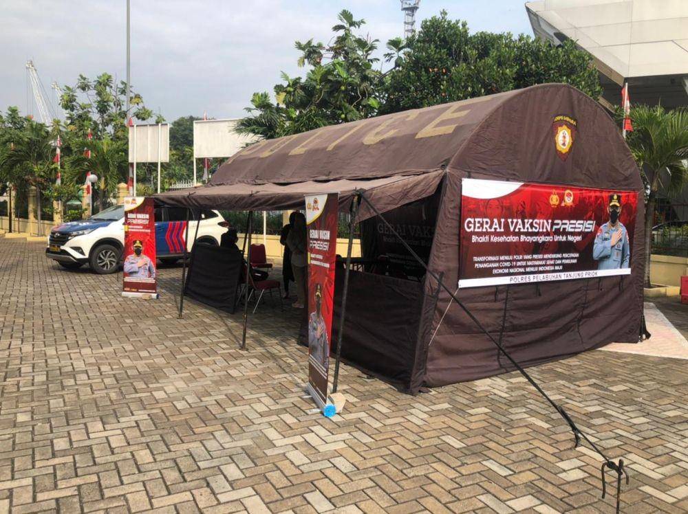 Gerai vaksinasi gratis dan tanpa harus sesuai dengan KTP domisili oleh Polri. (dok. Humas Polri0