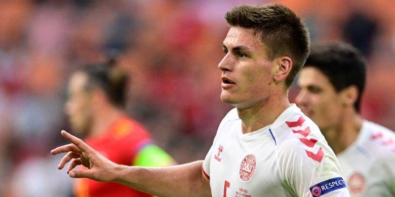 Joakim Maehle merayakan gol ke gawang Wales (fantasyfootballscout.co.uk)