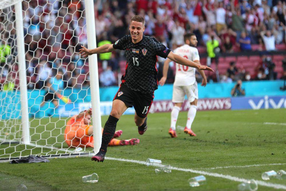 Mario Pasalic merayakan gol ke gawang Spanyol (news24.com)