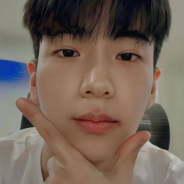 Chanon Santinatornkul (instagram.com/nonkul)