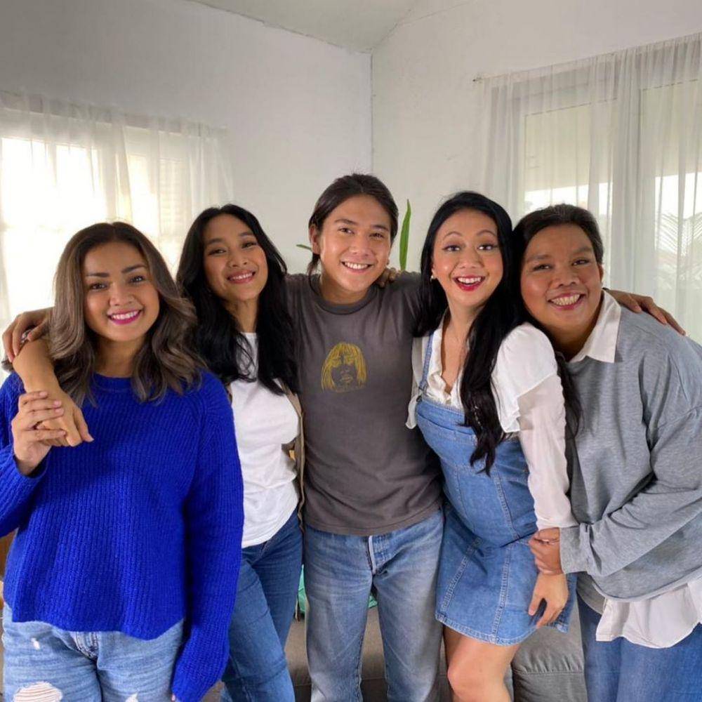 Iqbaal Ramadhan dan para Ratu Queens (instagram.com/asri_welas)