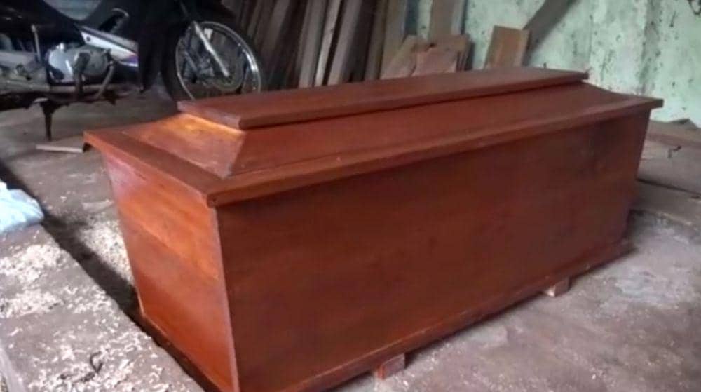 Kasus COVID-19 Naik, Perajin Peti Mati di Kota Mojokerto Kewalahan