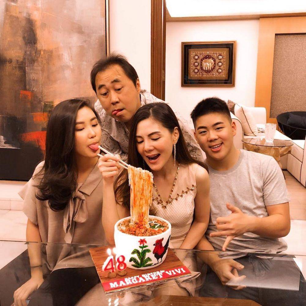 Hartono Hosea dan keluarga (instagram.com/margaretvivi)