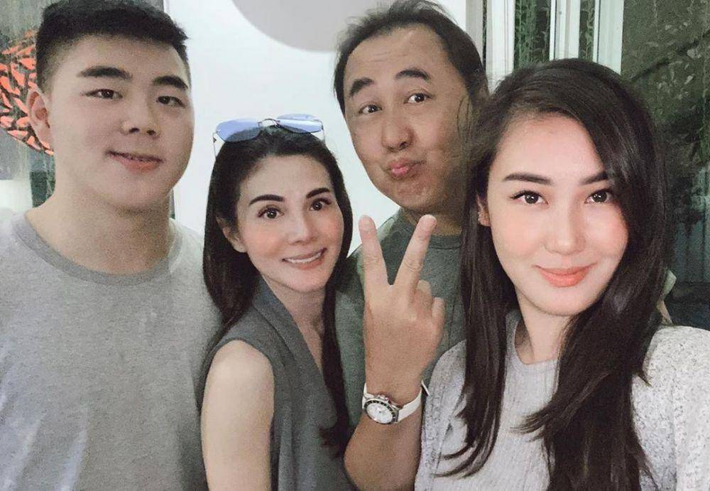 Hartono Hosea dan keluarga (instagram.com/margaretvivi)