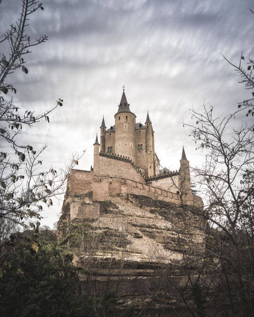 Alcázar of Segovia (unsplash.com/roaming_angel)