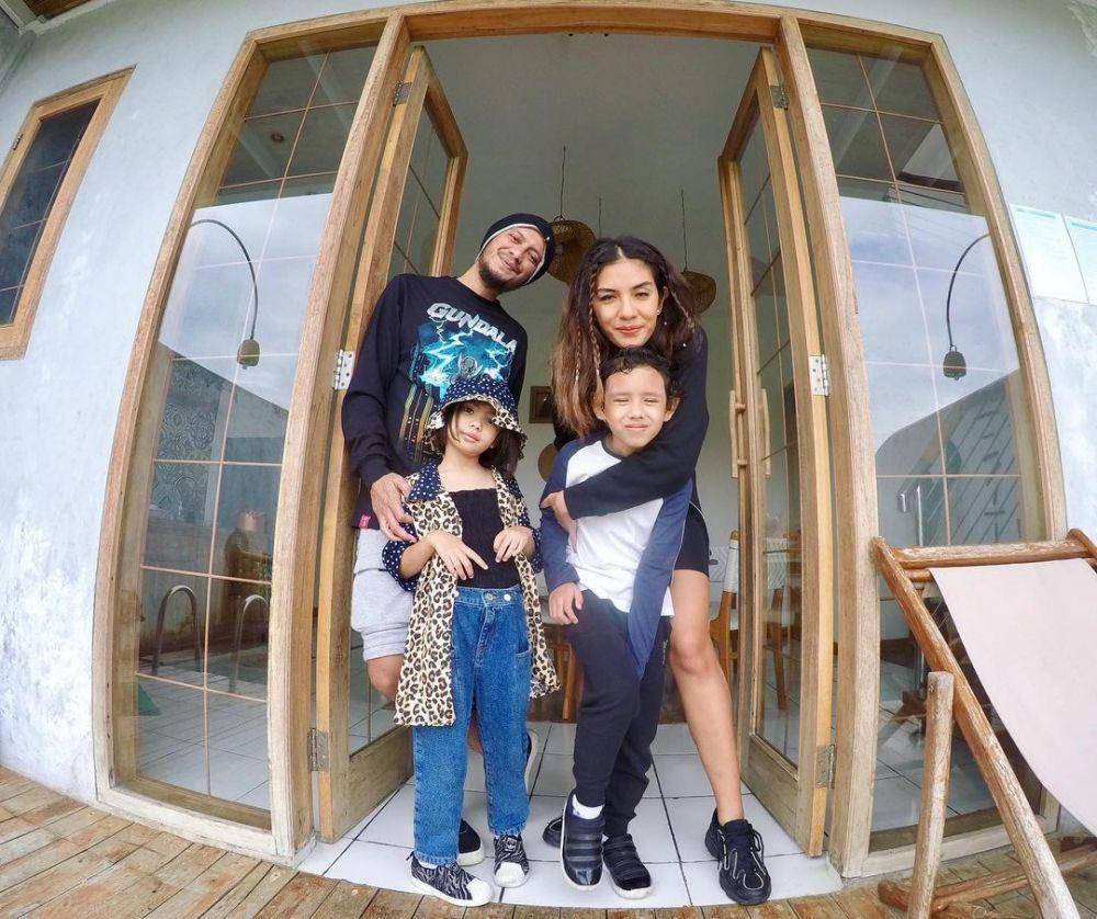 keluarga Eno Netral dan Nadila Ernesta (instagram.com/eno_ntrl)