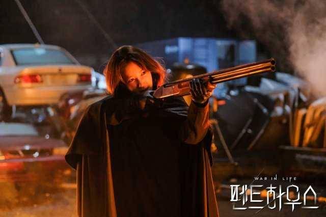cuplikan drama kora "The Penthouse : War In Life" (dok.sbs)