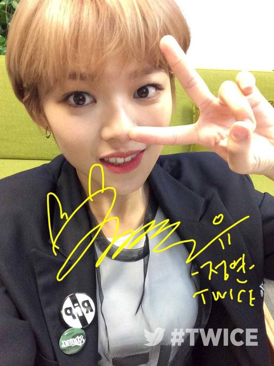 Jeongyeon TWICE (twitter.com/JYPETWICE)