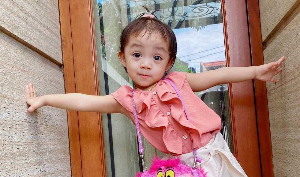 10 Potret Manis Adreena Aisyah, Putri Sheza Idris yang Jago Berpose