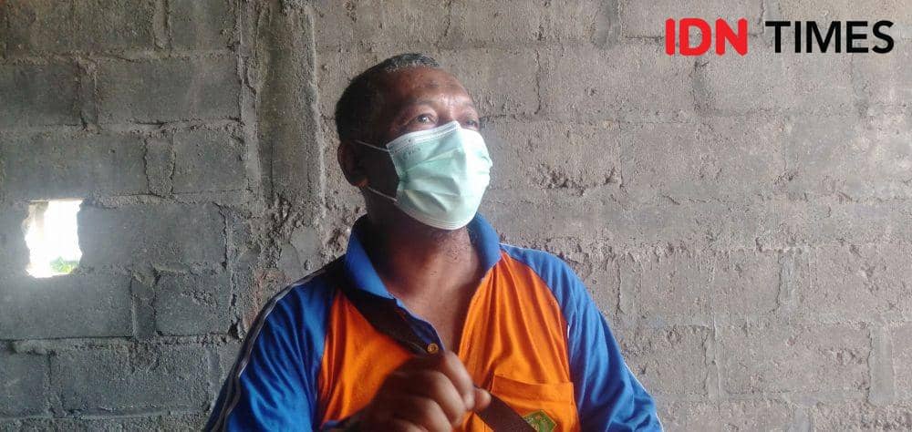 Salah satu pedagang hewan kurban di Bantul, Ahmad Suwardi. (IDN Times/Daruwaskita)