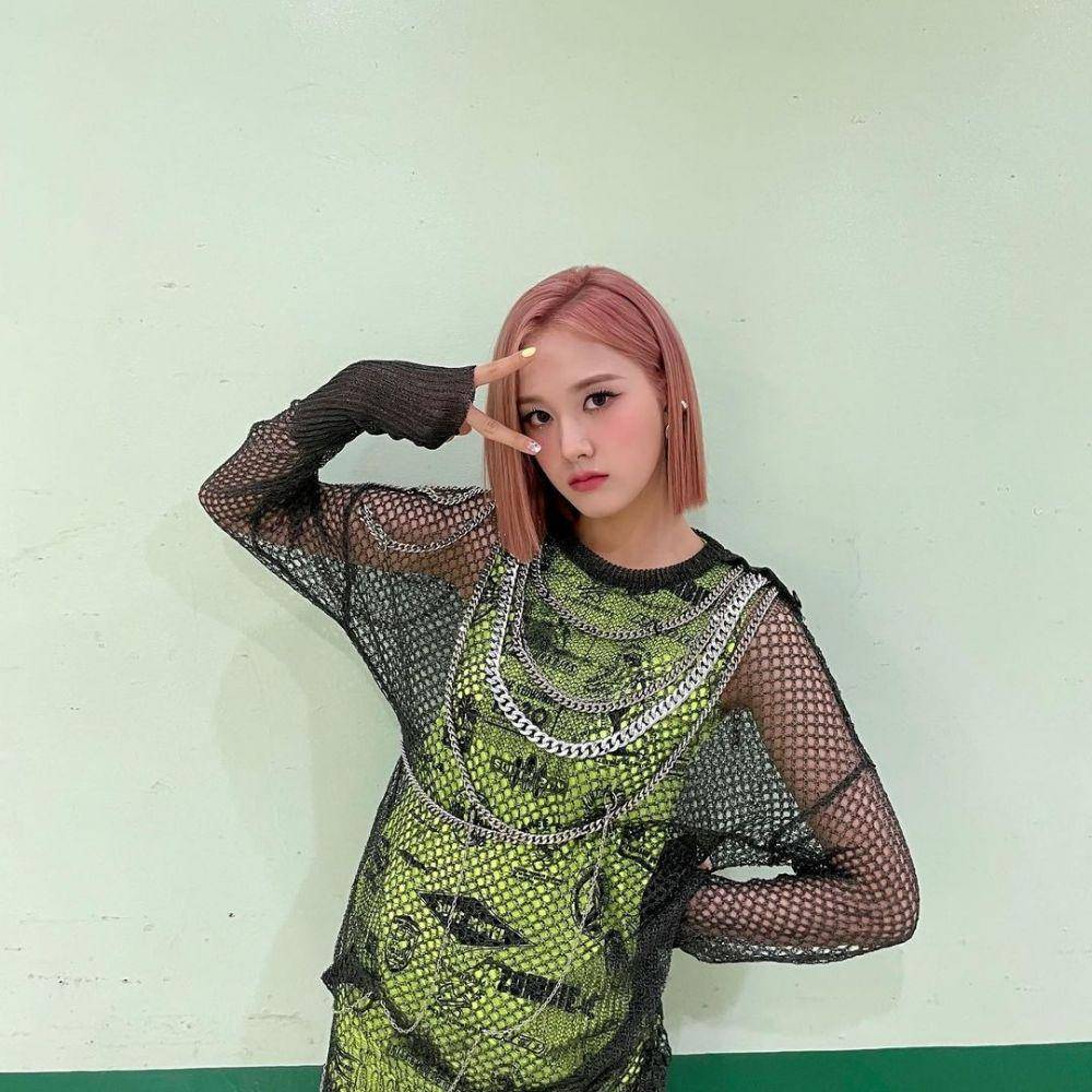 J STAYC (instagram.com/stayc_highup)