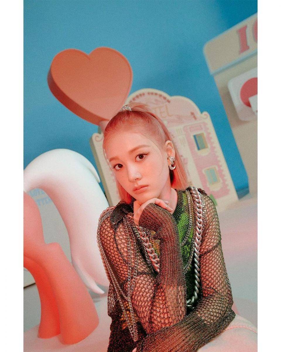 J STAYC (instagram.com/stayc_highup)