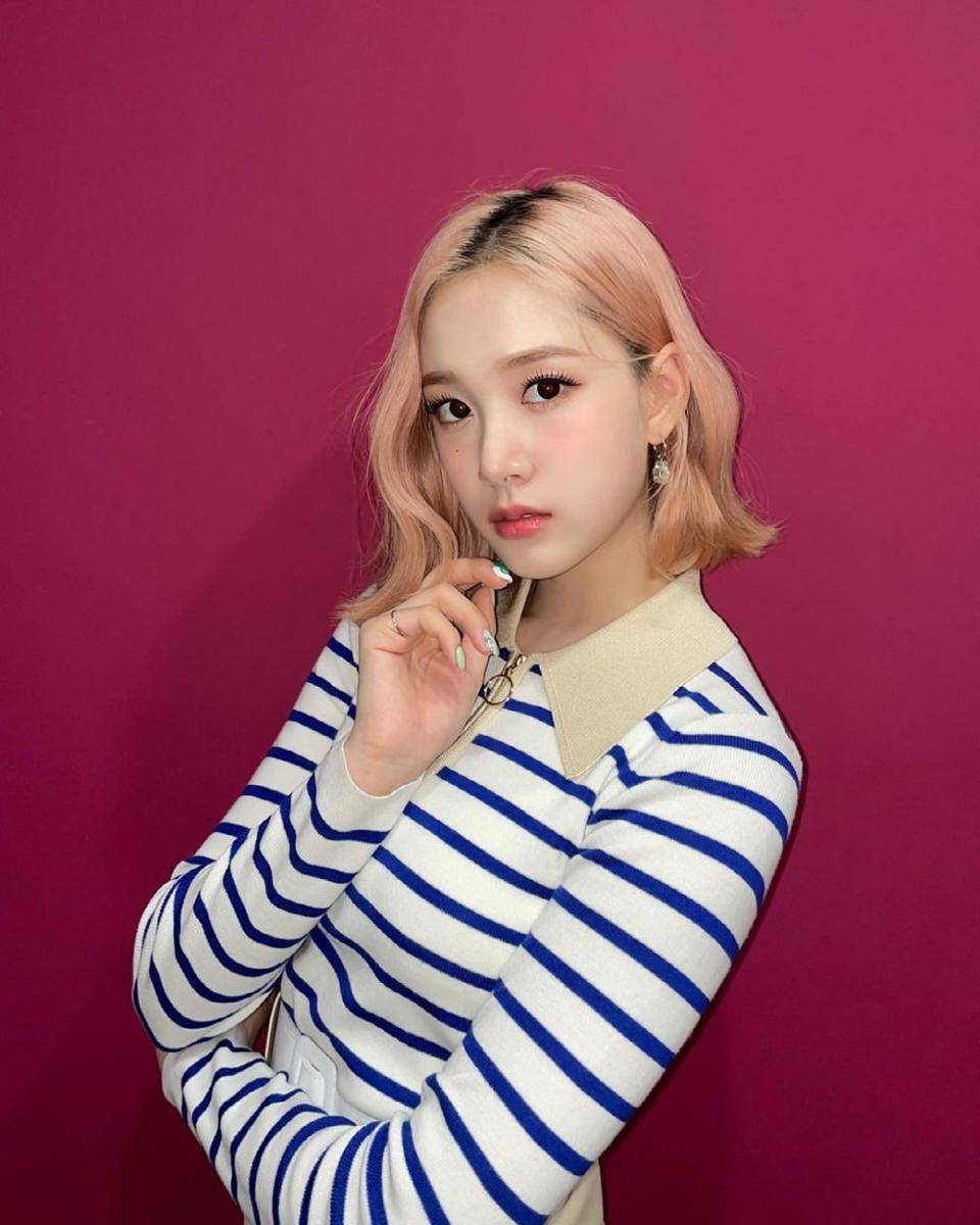 J STAYC (instagram.com/stayc_highup)