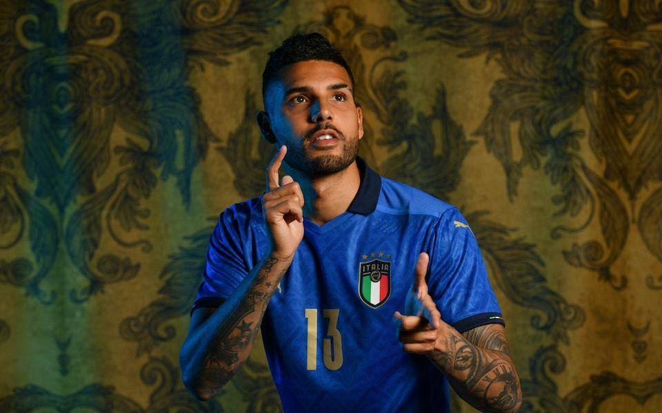 Emerson Palmieri dalam sesi foto bersama timnas Italia (telegraph.co.uk)