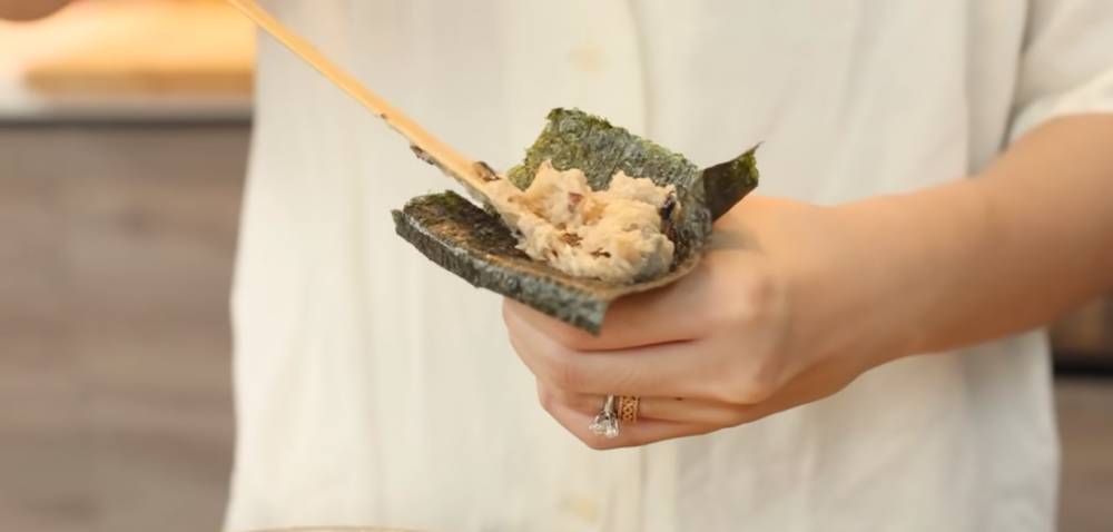 Membuat dimsum ala Devina Hermawan. (youtube.com/Devina Hermawan)