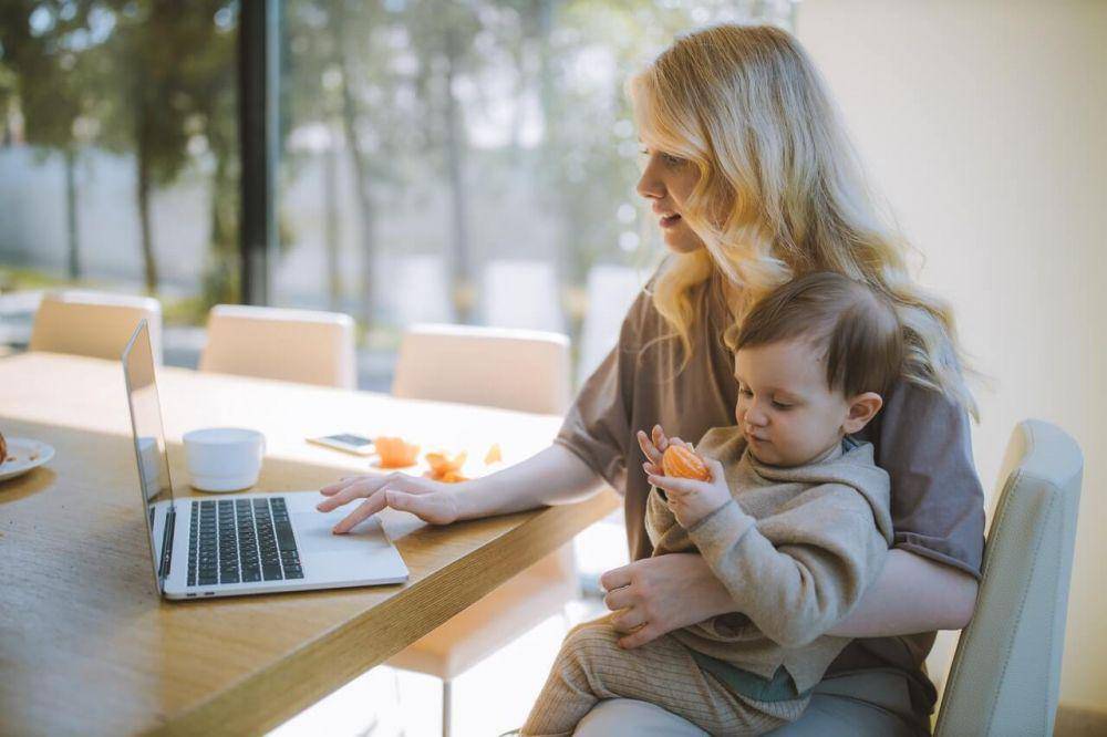 ilustrasi ibu multitasking (pexels.com/Anastasia Shuraeva)