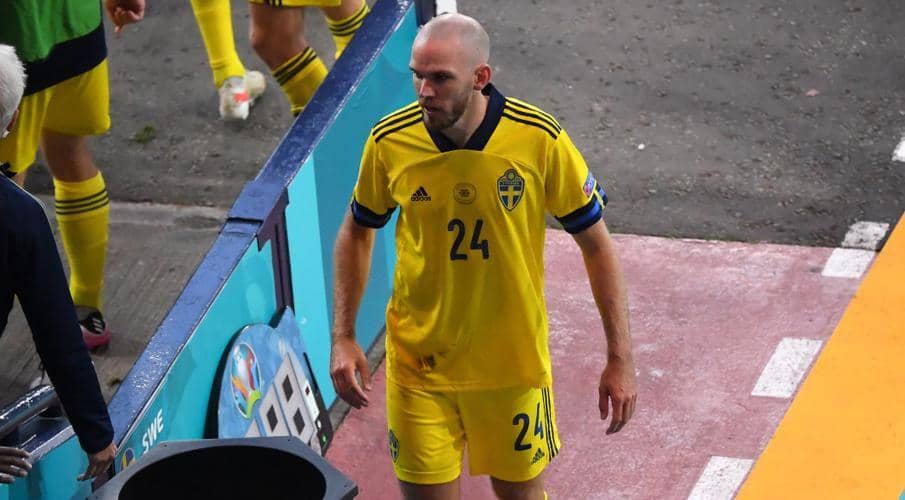 Marcus Danielson adalah pemain kelima yang menerima kartu merah di Piala Eropa 2020 (supersport.com)