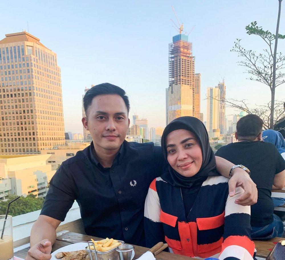 Bak Pengantin Baru, 10 Potret Terbaru Muzdalifah dan Sang Suami