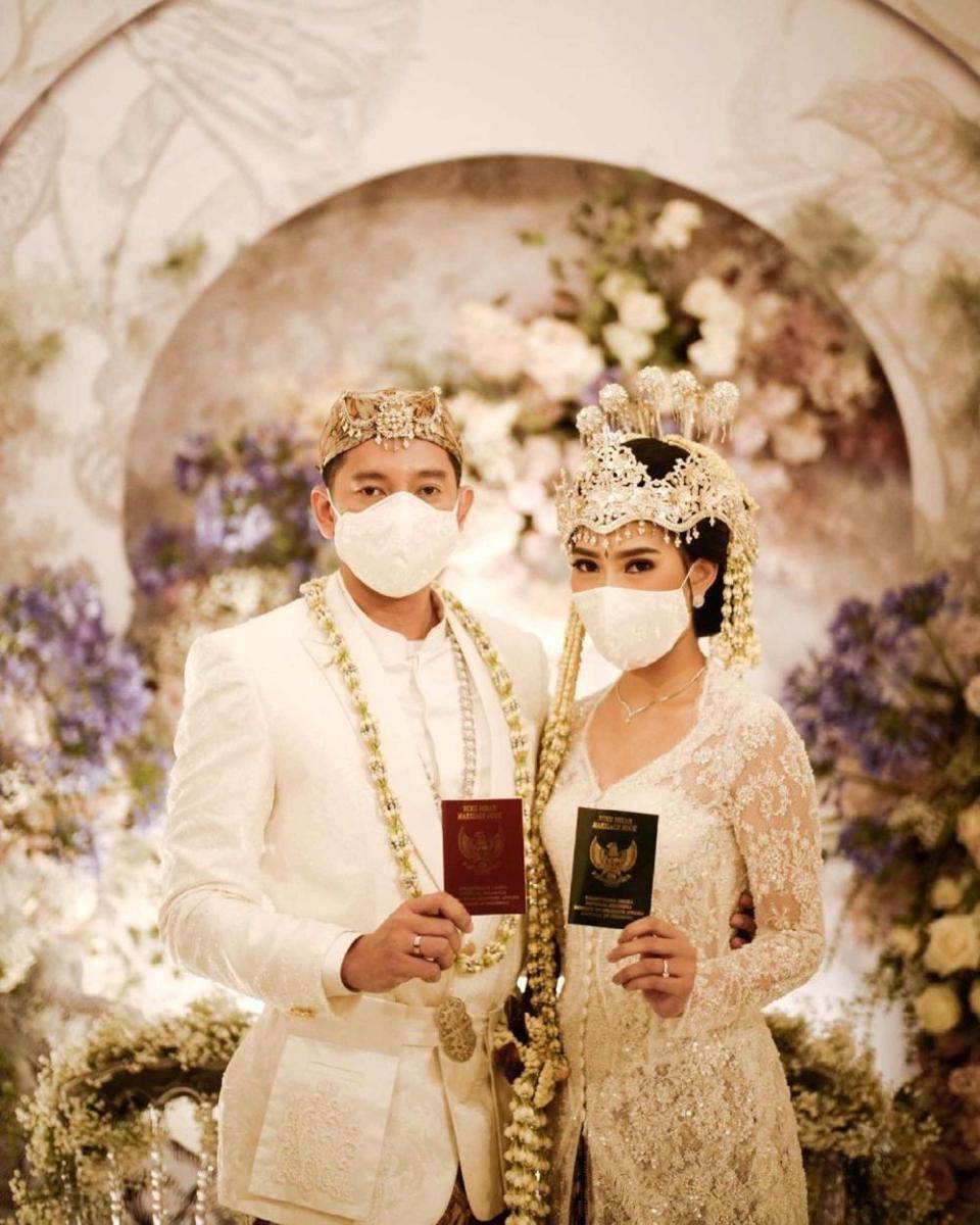 Artis menikah Juni 2021 (Byverb | Vickytanzil via Instagram.com/thebridestory/)