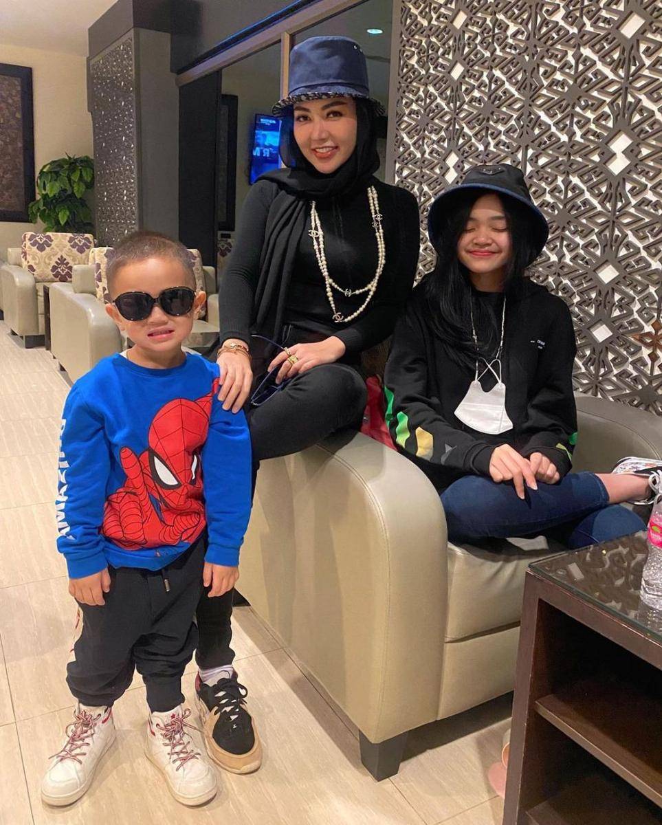 Bella Shofie dan putri sambungnya (instagram.com/bellashofie_rigan)