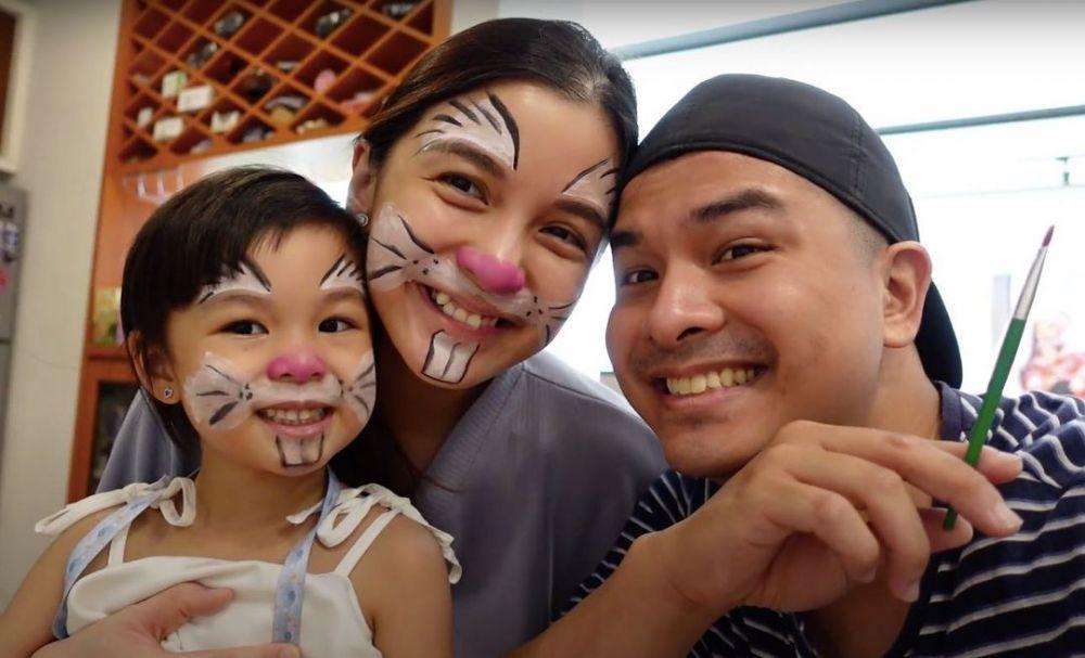 Hobi Face Painting, 10 Potret Keluarga Chelsea Olivia dan Glenn