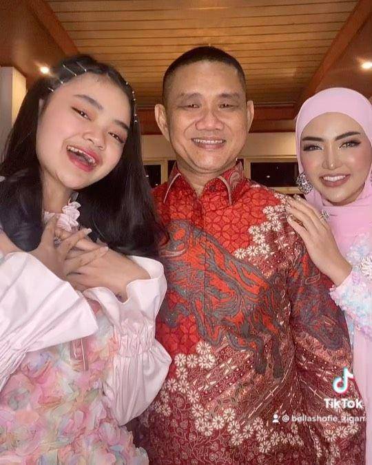 Bella Shofie dan putri sambungnya (instagram.com/bellashofie_rigan)