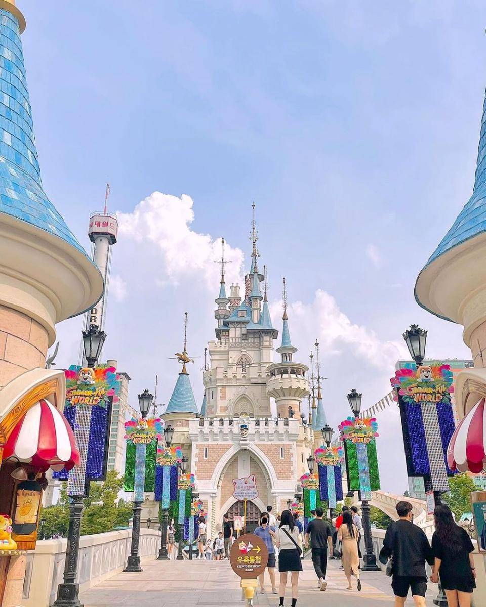Lotte World (instagram.com/ddeu1a)