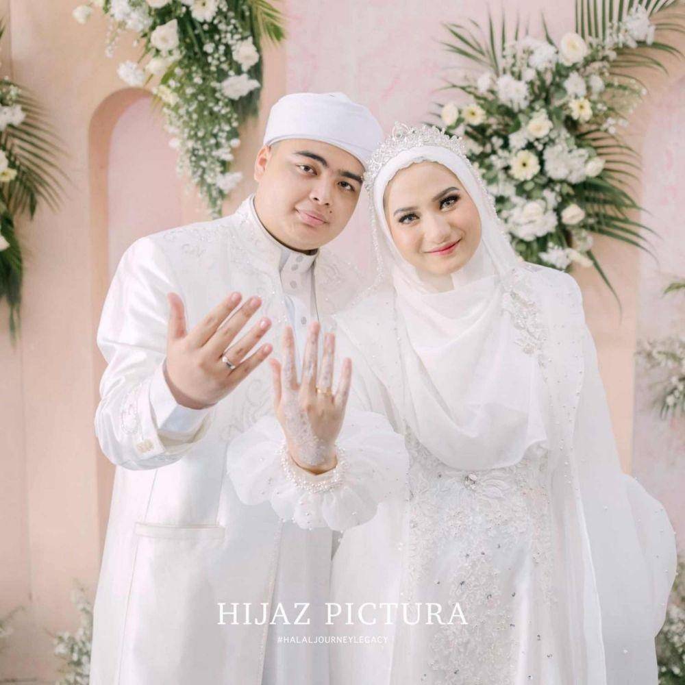 Artis menikah Juni 2021 (Hijaz Pictura via Instagram.com/ameer_azzikra/)