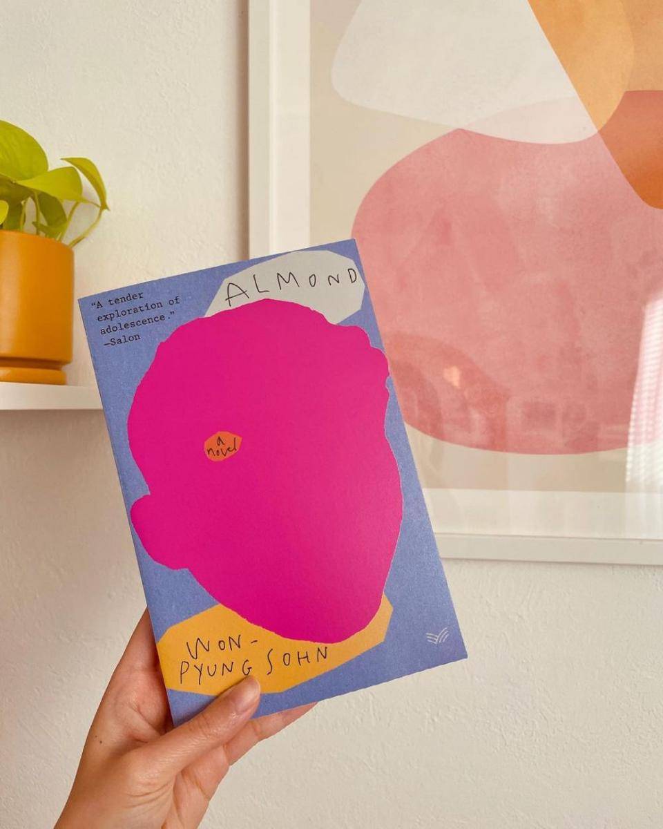 Almond oleh Won Pyung Sohn (instagram.com/amylimereads)