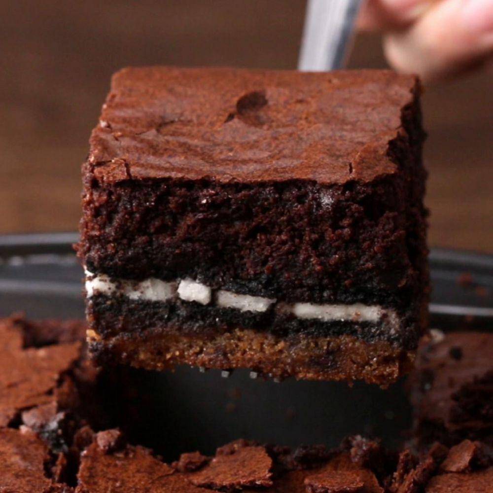 ilustrasi triple decker brownies (tasty.co/Alvin Zhou)
