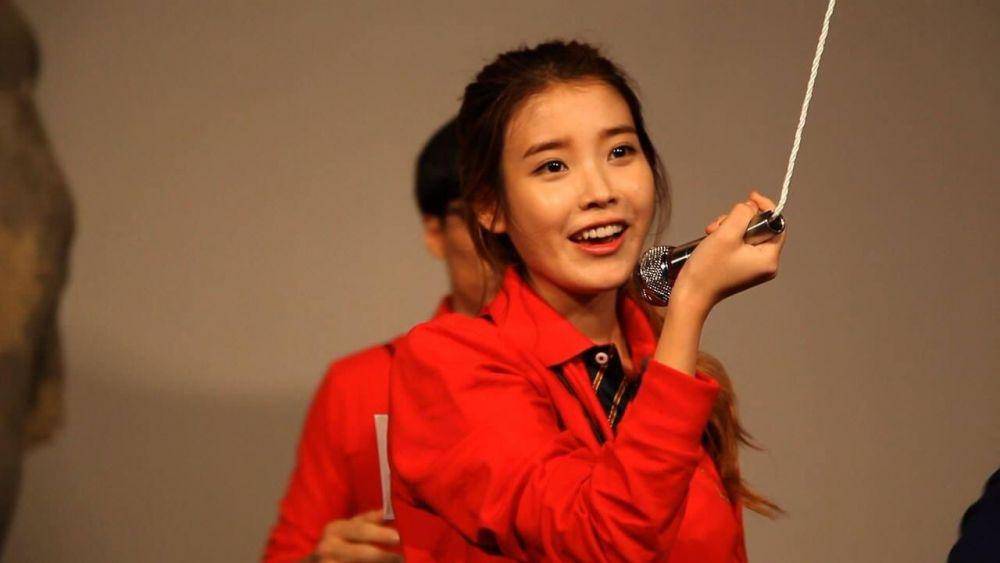 IU di Running Man (twitter.com/IUSunbaenim)