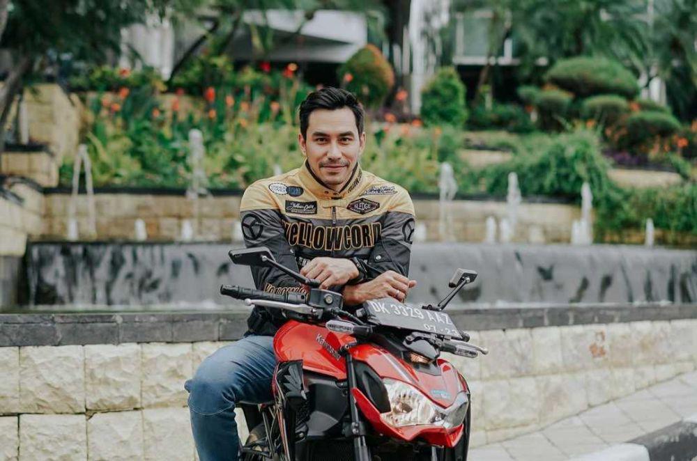 Profesi 9 Suami Berondong Artis, Pemain Sepak Bola hingga Pengusaha!