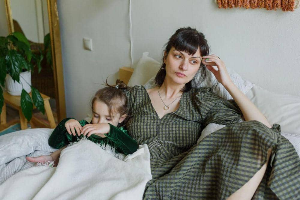 ilustrasi ibu dan anak (pexels.com/Ksenia Chernaya)