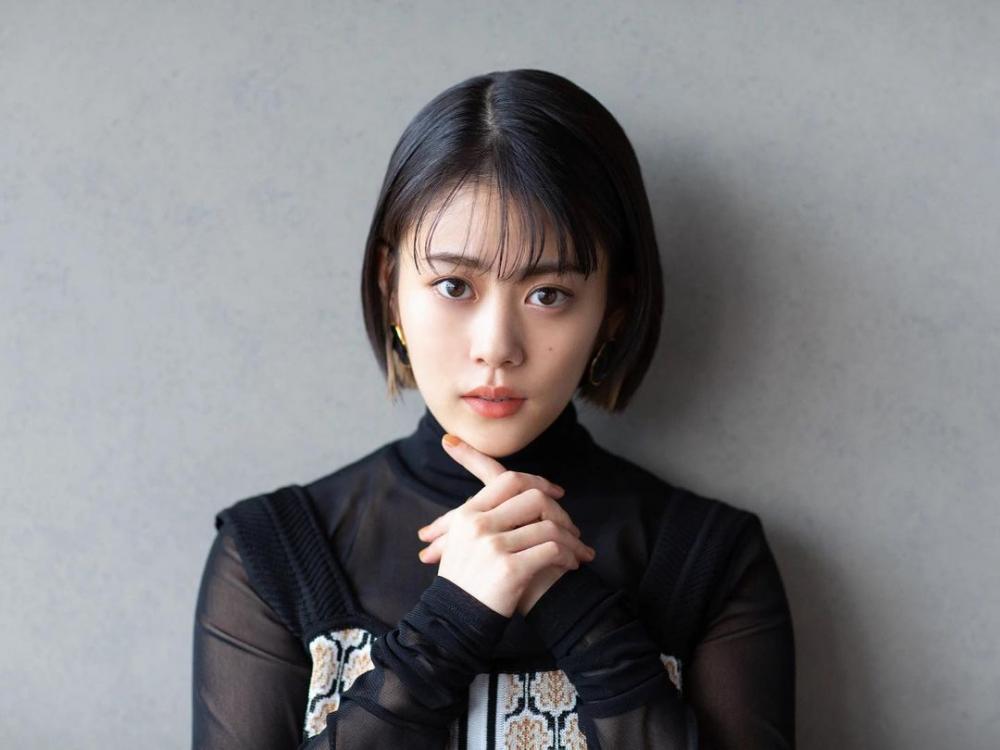 Comeback Drama jadi Wakil Kurator, 10 Potret Menawan Mitsuki Takahata