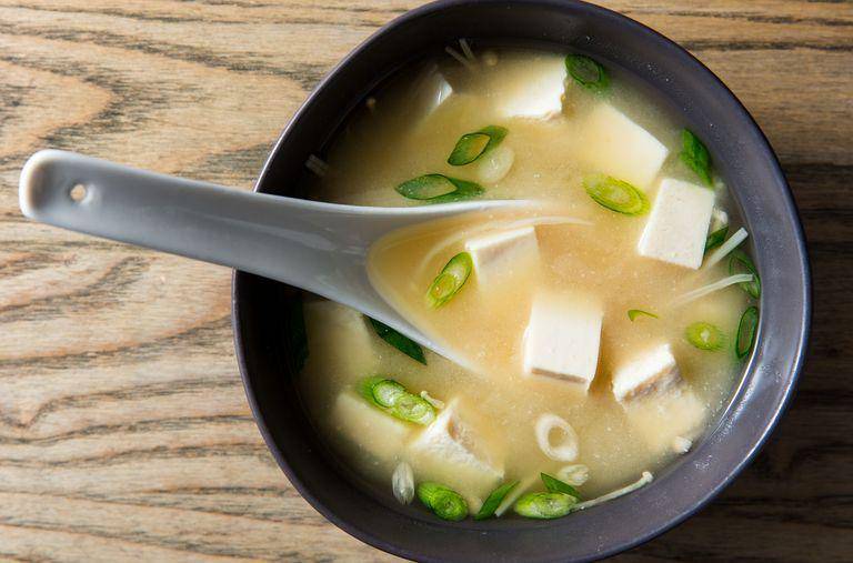 ilustrasi sup miso (delish.com/Parker Feierbach)