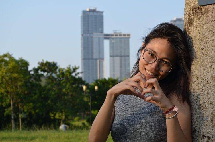 Ilustrasi perempuan muda (unsplash.com/sharkovski)