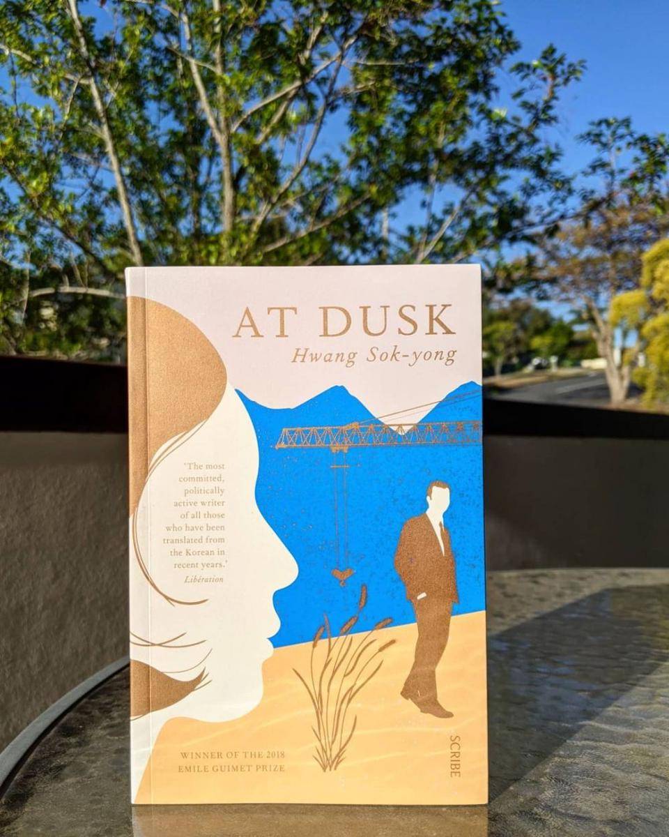 At Dusk oleh Hwang Sok-Yong (instagram.com/readbysez)