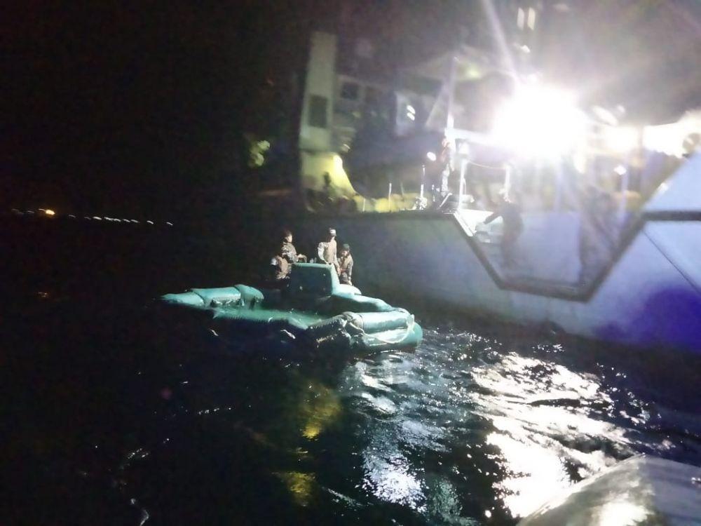 TNI AL Kerahkan 2 Kapal untuk Evakuasi Korban KMP Yunicee di Bali
