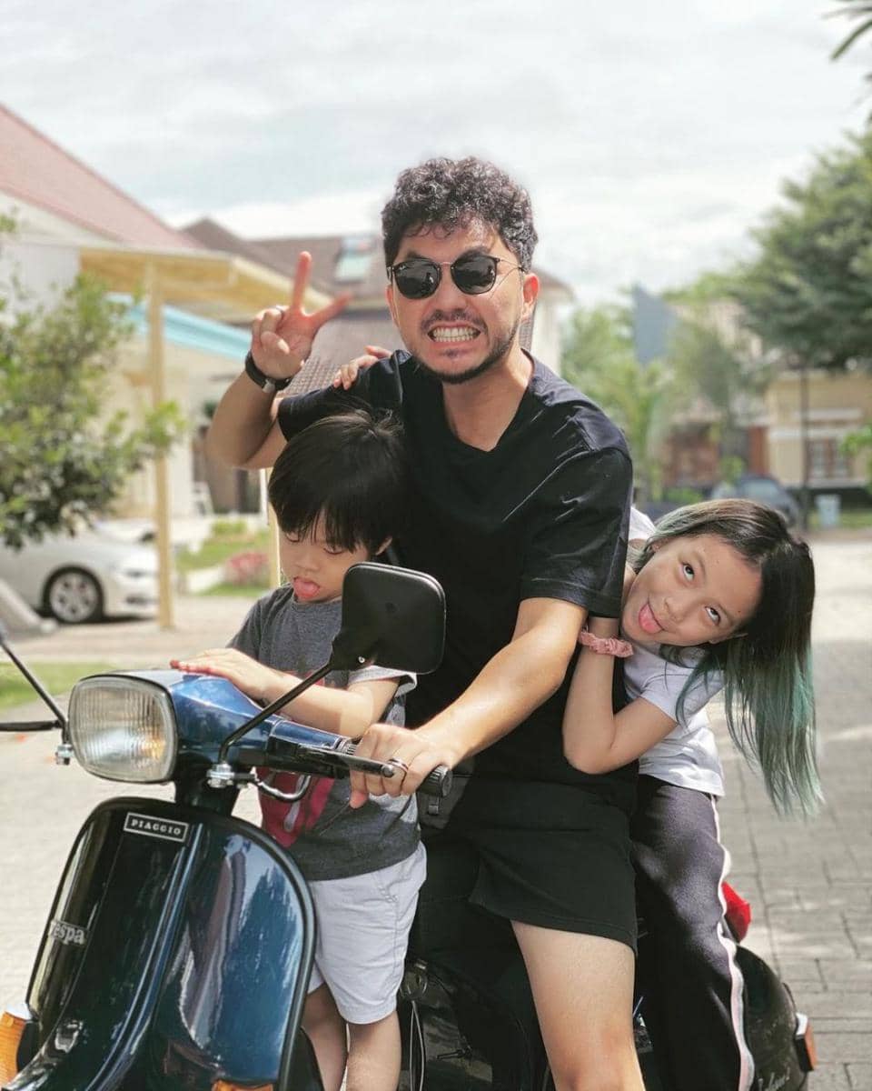 Ananda Omesh dan buah hati (instagram.com/dianayulestari)