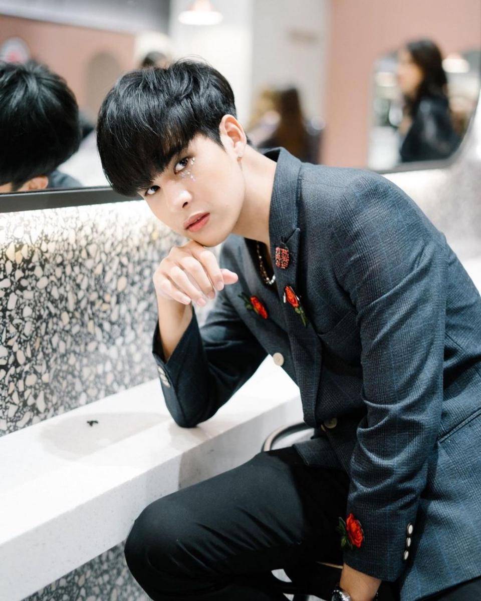 Art Pakpoom (instagram.com/artpakpoom_j)
