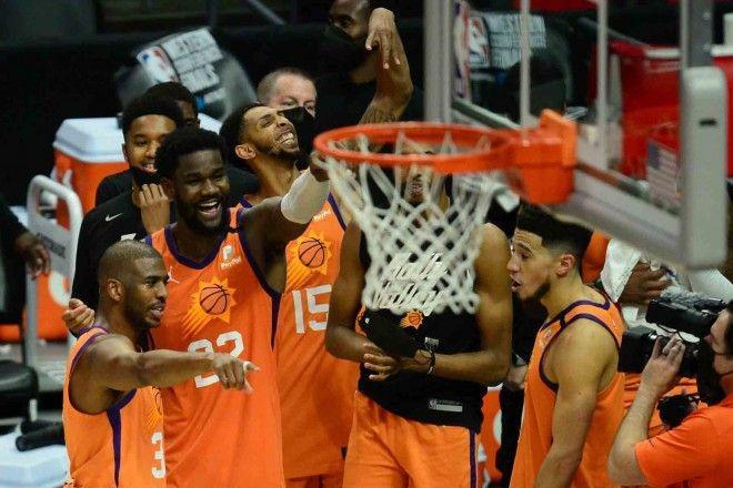 Aksi Gila Chris Paul Buka Jalan Phoenix Suns Menuju Final NBA