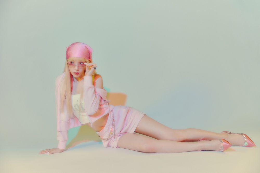 Siap Comeback, 10 Potret Manis Taeyeon di Teaser Single 'Weekend'