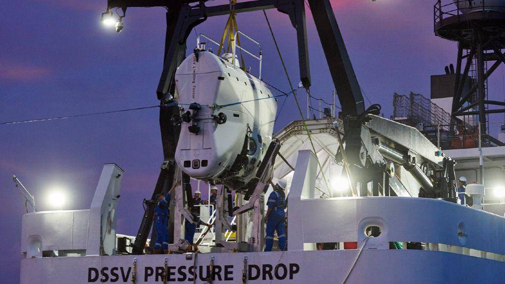 NASA bersiap-siap untuk mengirimkan wahana ke Palung Mariana. (robbreport.com)