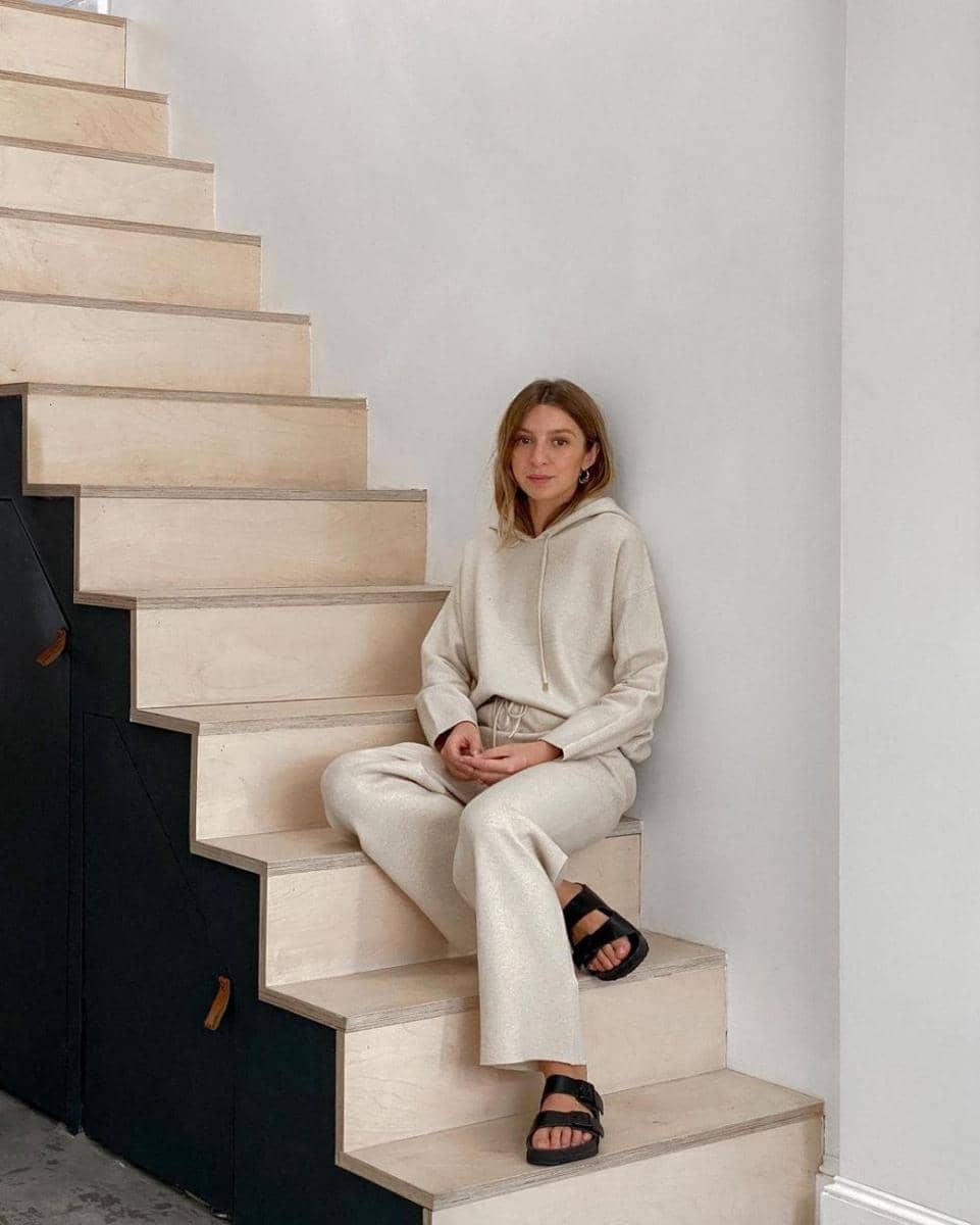 Outfit longgar  (instagram.com/brittanybathgate)