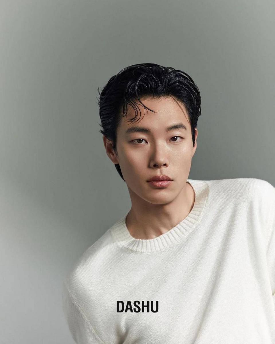 Ryu Jun Yeol (instagram.com/cjes.tagram)