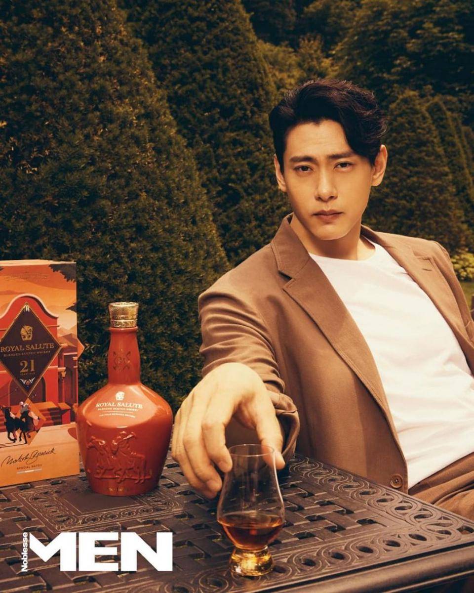 Yoo Teo (instagram.com/cjes.tagram)