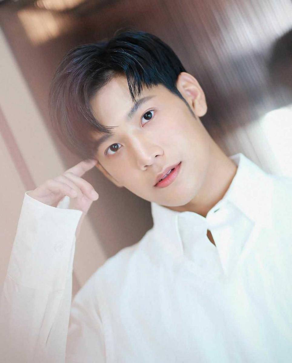 Singto Prachaya (instagram.com/__singto)
