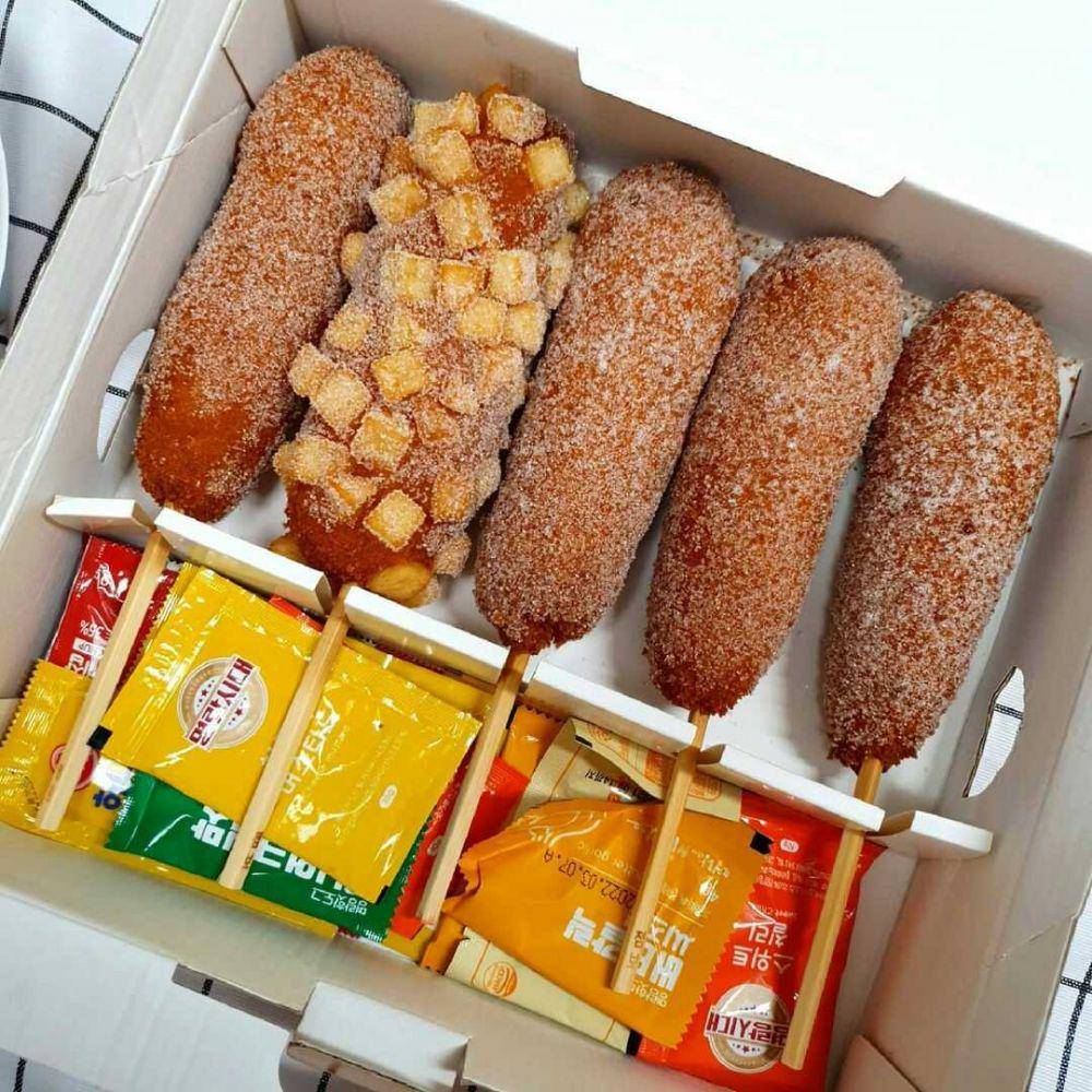 Corn dog (instagram.com/chicken_coke)